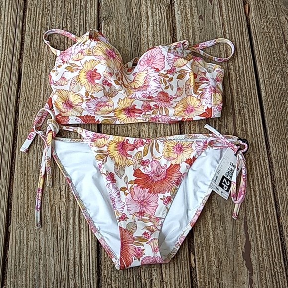 Shade & Shore Other - Floral bikini
